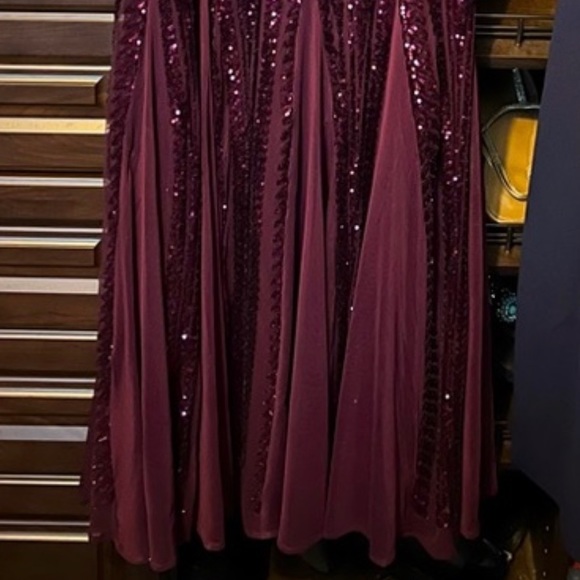 AVAILABLE Brand new absolutely gorgeous R & M Richards sequins dress size 6/8. - Picture 6 of 7